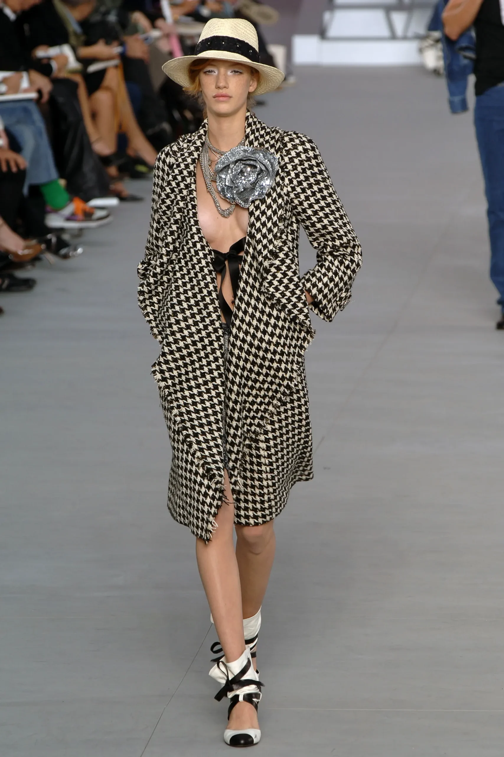 00010h-chanel-spring-2006-ready-to-wear-milagros-schmoll