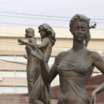 Скульптуры рек на ступенях фонтана: авторский замысел архитекторов при реконструкции сохранили. Фото: Сергей Верещагин